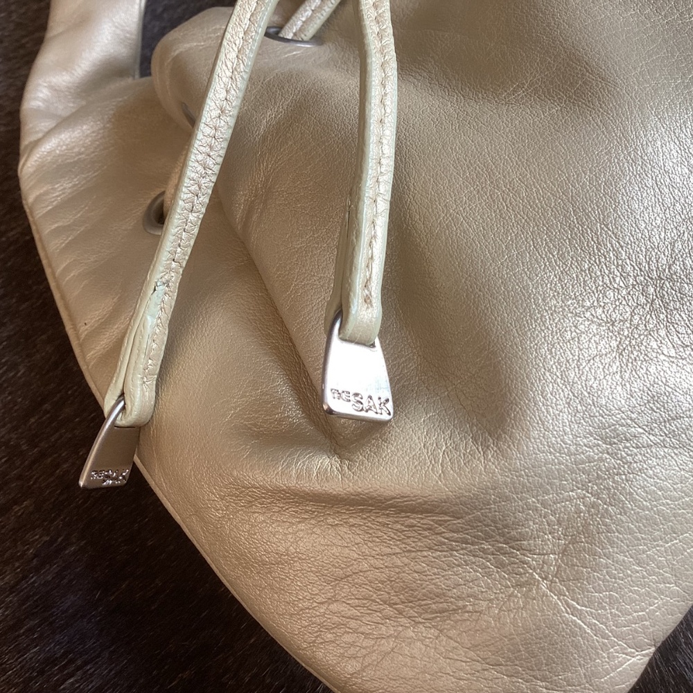 The Sak Gold Leather Slouch Drawstring Mini Shoulder Forearm Carry Handbag 🦋 - Picture 9 of 10